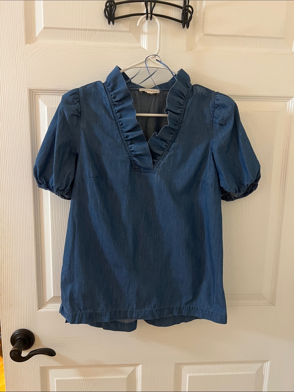 crown & ivy Denim-Blue Ruffle V-Neck Puff Sleeve Blouse